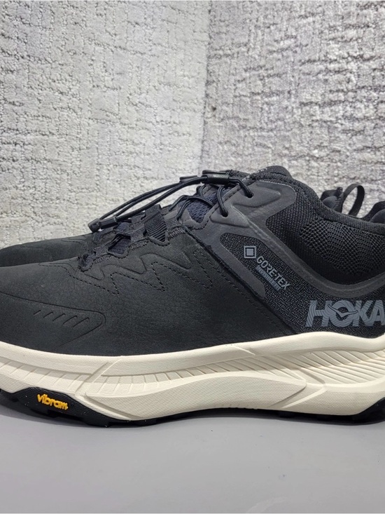 Athletic_Shoes